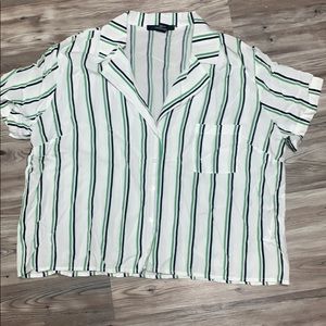 F21 short sleeved button down shirt with collar